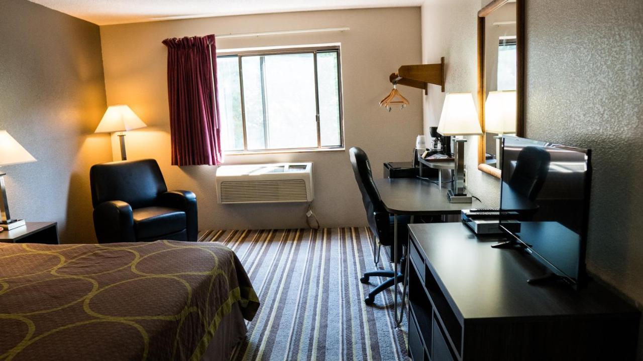 Super 8 By Wyndham Groton Hotel Kültér fotó
