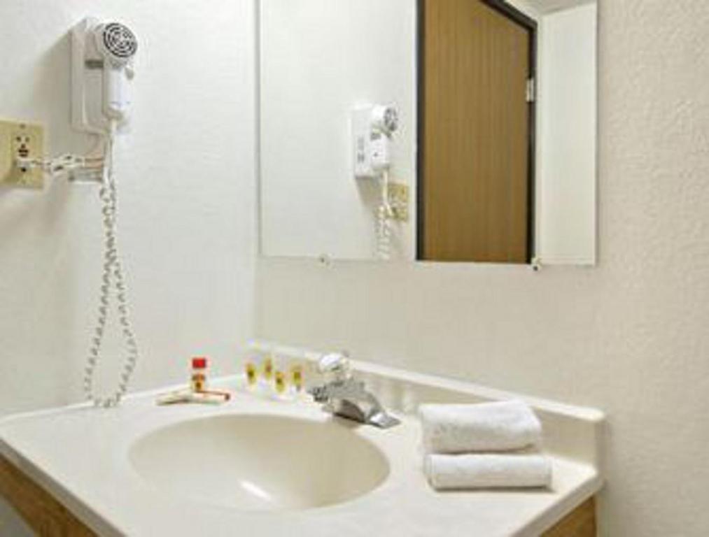 Super 8 By Wyndham Groton Hotel Szoba fotó